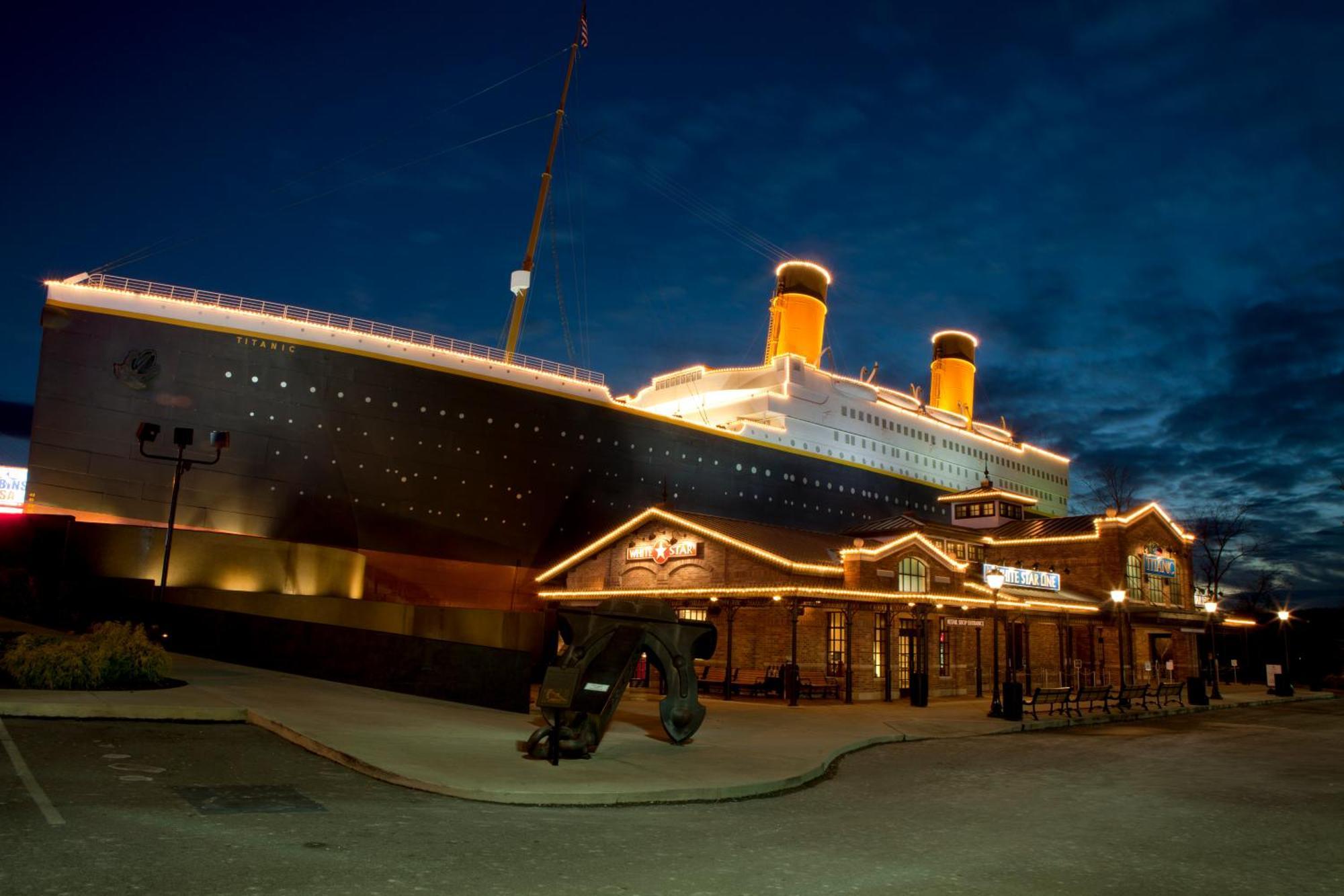 A Great Escape - Get 1089 Of Free Area Attraction Tickets For Each Paid Day, Dollywood And More! بيدجن فورج الغرفة الصورة